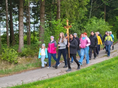 Der Frauenchor Krailing untermalte bei der Gnaglbergkapelle musikalisch.  (Bild vergr&ouml;&szlig;ern)
