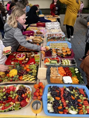 viel Obst und Gem&uuml;se  (Bild vergr&ouml;&szlig;ern)