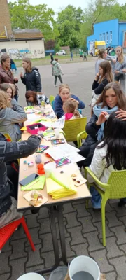 Schulhoffest  (Bild vergr&ouml;&szlig;ern)