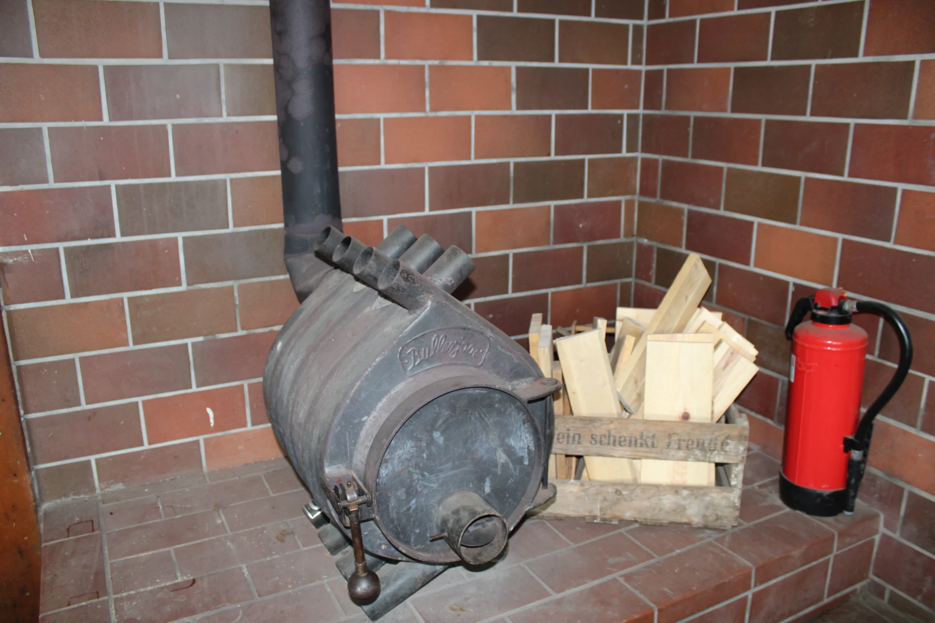 Bild: Bullerjan in der Grillhütte