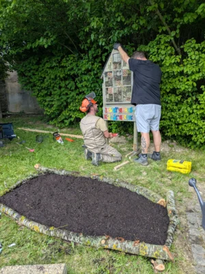Foto des Albums: Pflanzaktion und Insektenhotel