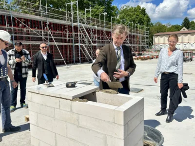 Foto des Albums: Fotoalbum zur Grundsteinlegung für die neue Sporthalle der Oberschule Falkensee