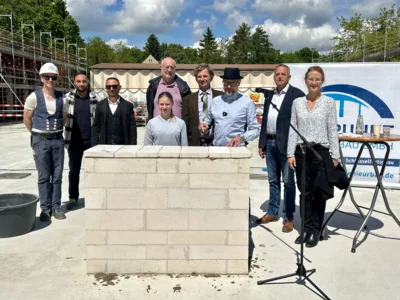 Foto des Albums: Fotoalbum zur Grundsteinlegung für die neue Sporthalle der Oberschule Falkensee