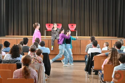 Foto des Albums: Die Theater AG spielt Leonce und Lena nach Georg Büchner