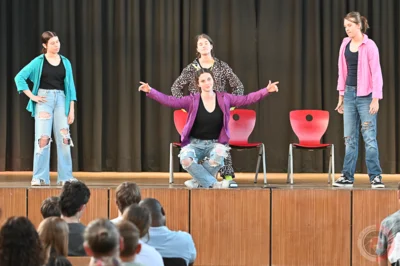 Foto des Albums: Die Theater AG spielt Leonce und Lena nach Georg Büchner