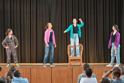 Foto des Albums: Die Theater AG spielt Leonce und Lena nach Georg Büchner