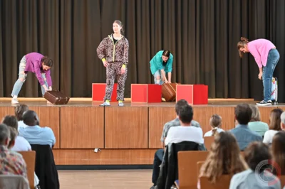Foto des Albums: Die Theater AG spielt Leonce und Lena nach Georg Büchner