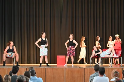 Foto des Albums: Die Theater AG spielt Leonce und Lena nach Georg Büchner