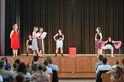 Foto des Albums: Die Theater AG spielt Leonce und Lena nach Georg Büchner