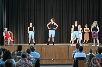Foto des Albums: Die Theater AG spielt Leonce und Lena nach Georg Büchner