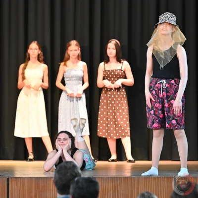 Foto des Albums: Die Theater AG spielt Leonce und Lena nach Georg Büchner