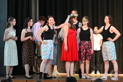Foto des Albums: Die Theater AG spielt Leonce und Lena nach Georg Büchner