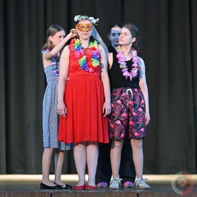 Foto des Albums: Die Theater AG spielt Leonce und Lena nach Georg Büchner