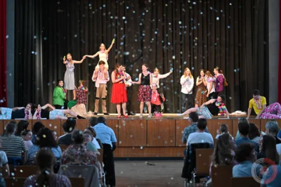 Foto des Albums: Die Theater AG spielt Leonce und Lena nach Georg Büchner