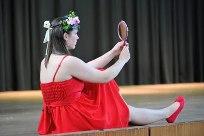 Foto des Albums: Die Theater AG spielt Leonce und Lena nach Georg Büchner