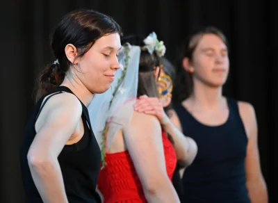 Foto des Albums: Die Theater AG spielt Leonce und Lena nach Georg Büchner