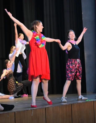 Foto des Albums: Die Theater AG spielt Leonce und Lena nach Georg Büchner