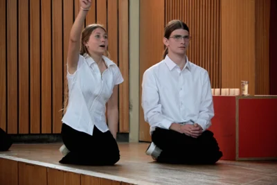 Foto des Albums: Die Theater AG spielt Leonce und Lena nach Georg Büchner