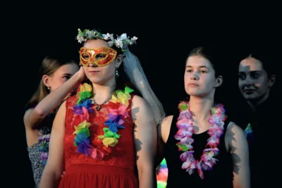 Foto des Albums: Die Theater AG spielt Leonce und Lena nach Georg Büchner