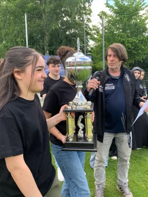 6a4cd586-6fc7-4bb9-94fb-3a32433e6d4d  (Bild vergr&ouml;&szlig;ern)