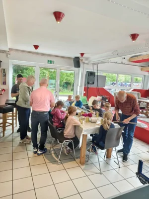 Foto des Albums: Bienenhotels basteln mit dem NABU und dem McFly