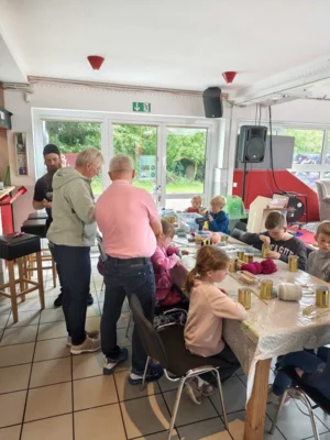 Foto des Albums: Bienenhotels basteln mit dem NABU und dem McFly