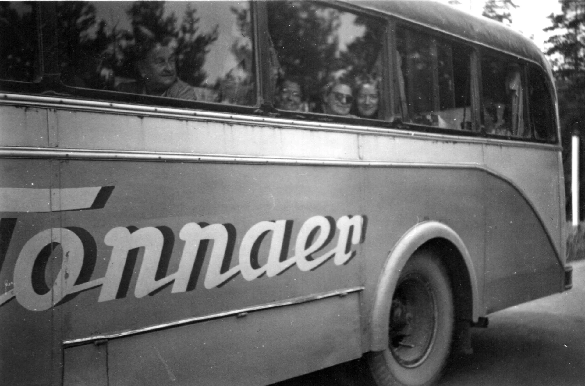 Bild: Der Busverkehr der Firma König aus Gräfentonna. (Foto Dieter Budens)
