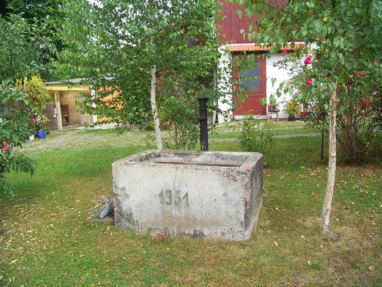 Bild: Jetzt steht er als Schmuckstück im Garten von Herrn Franke gleich in der Nähe. (Foto H.D.)