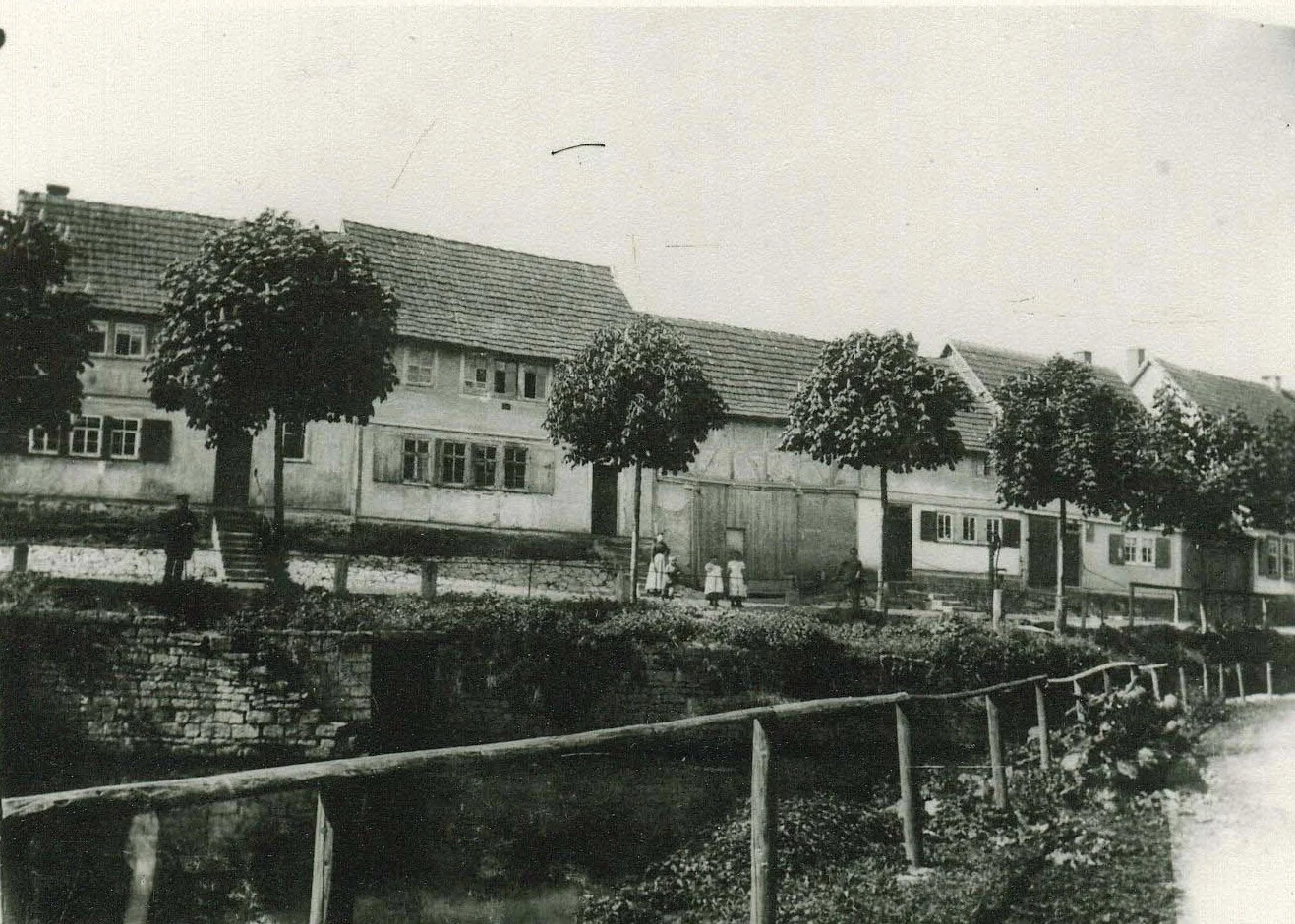 Bild: Dort war vor langer, langer Zeit eine Treppe zum Wasserholen. Das Foto entstand ca. 1910.