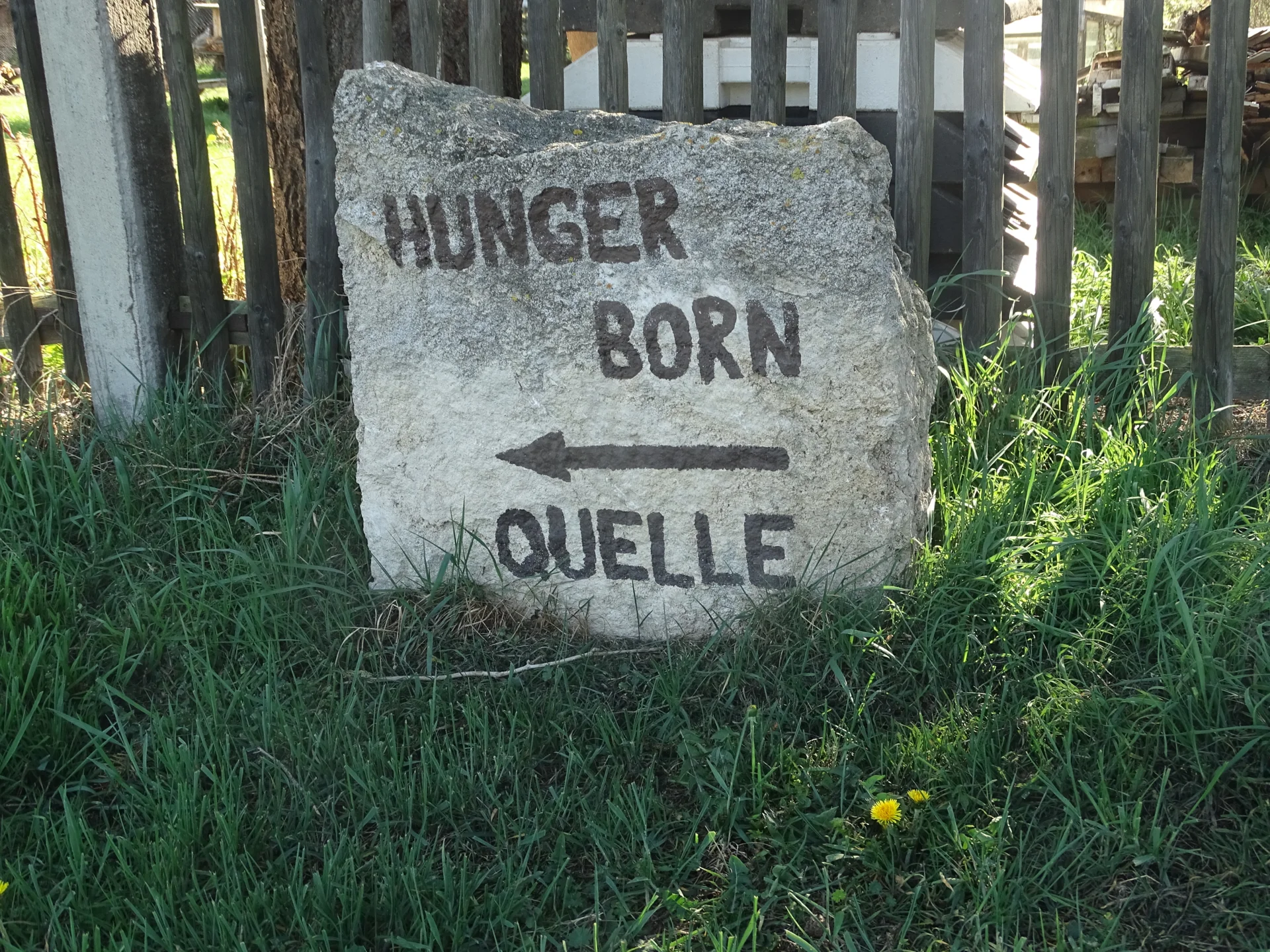 Bild: Wegweiser zum Hungerborn