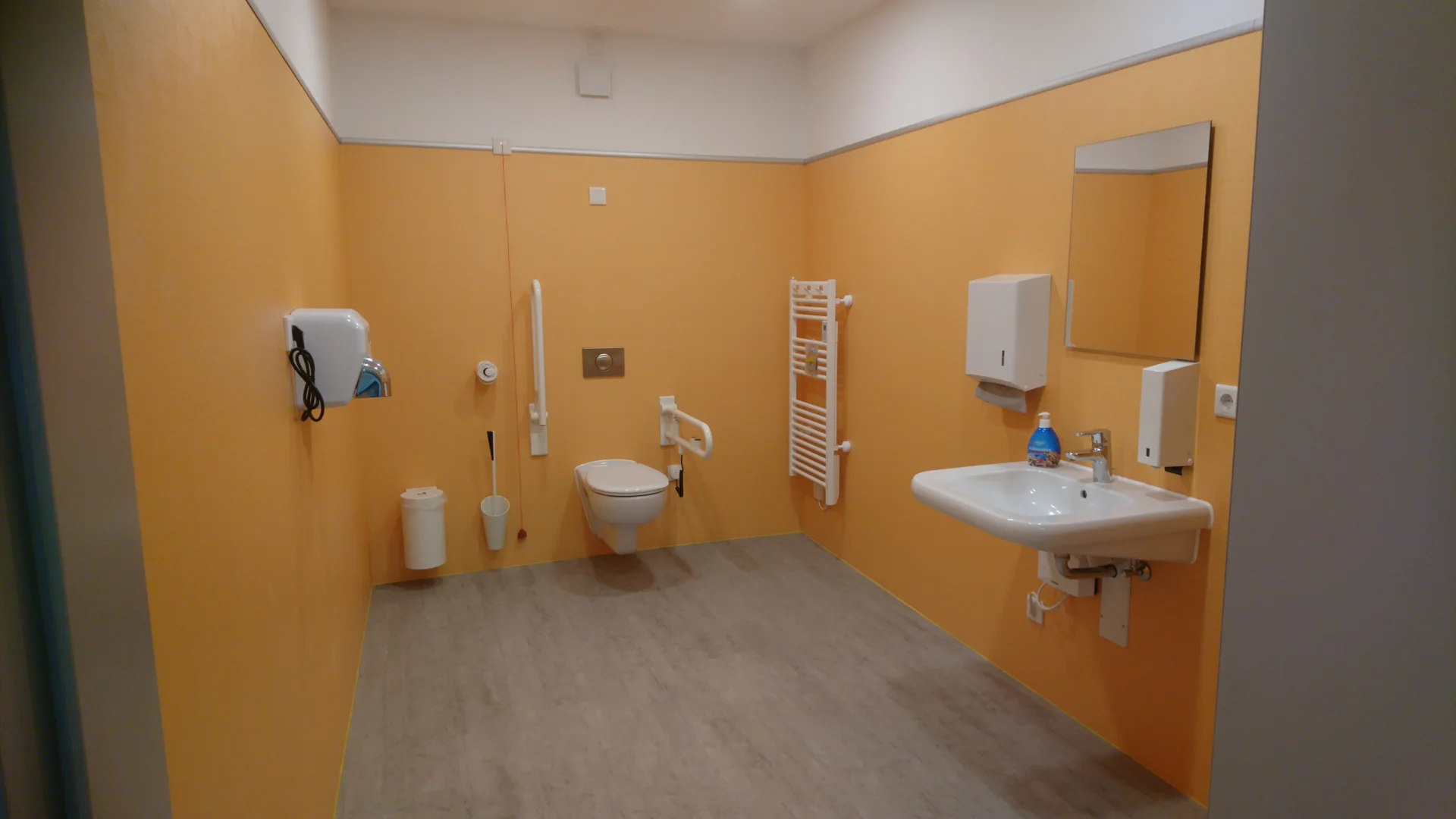 Bild: Die neue Behindertentoilette