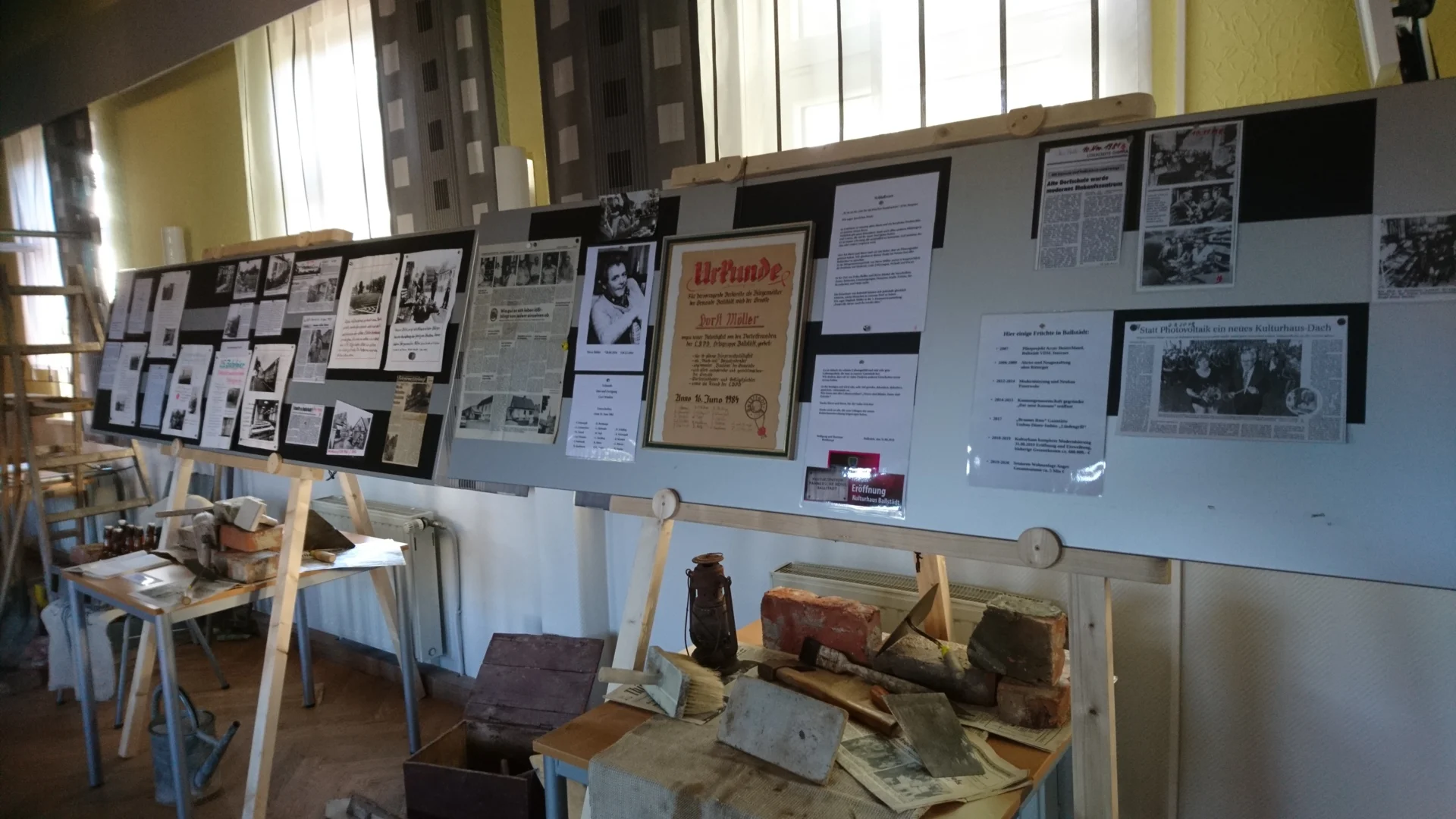 Bild: Wie zum 30-jährigen Jubiläum gab es auch zur Wiedereröffnung eine Ausstellung zur Geschichte des Kulturhauses auf dem Kleinen Saal.