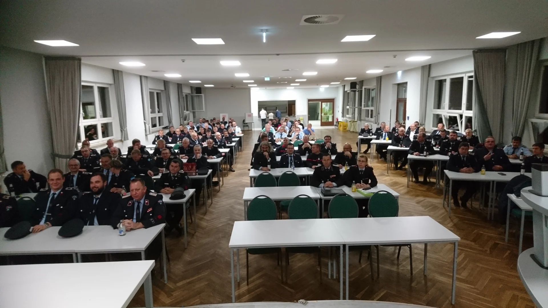 Bild: Die Feuerwehren schließen sich zusammen.