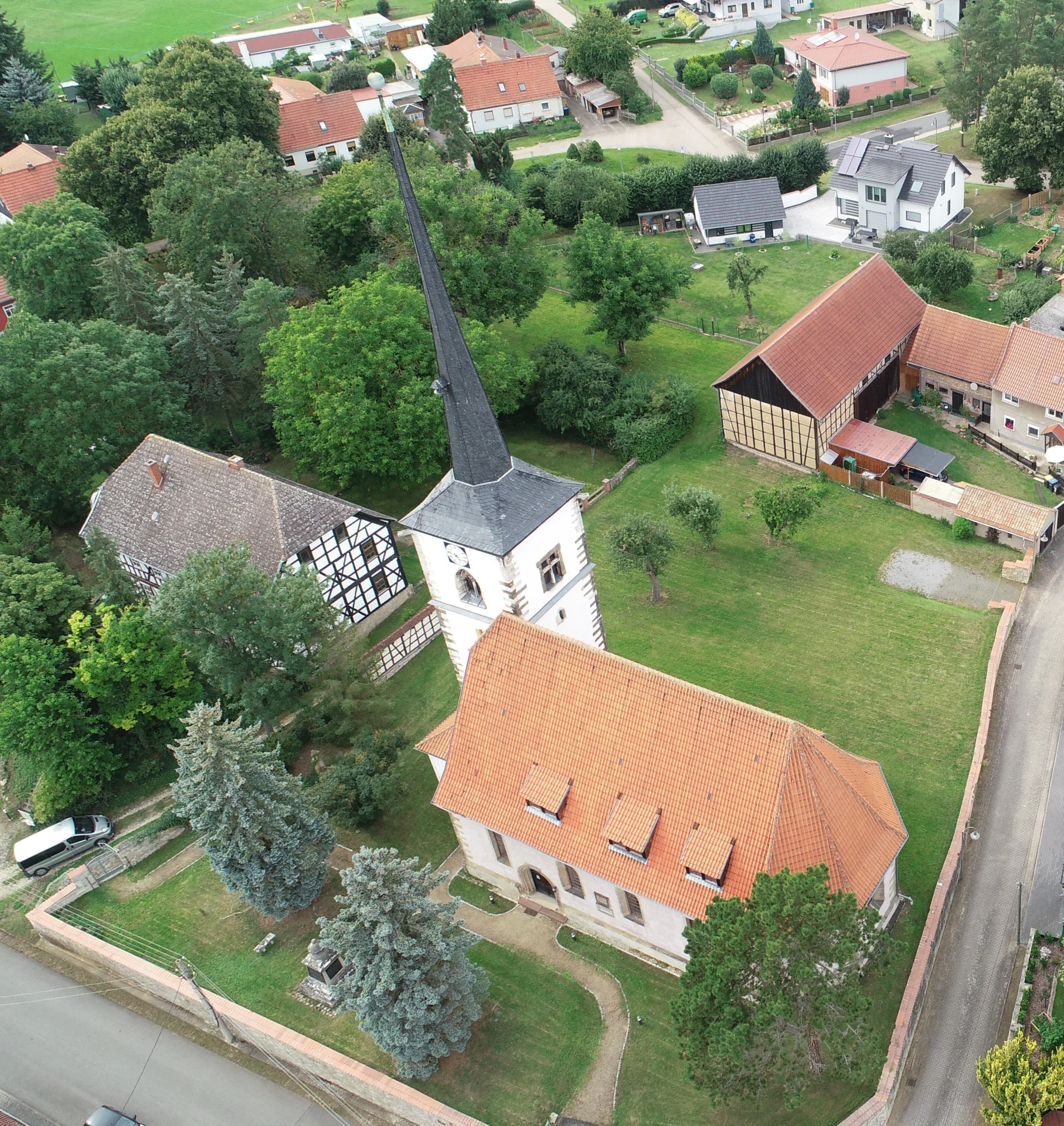 Bild: Luftaufnahme Kirche St. Petri