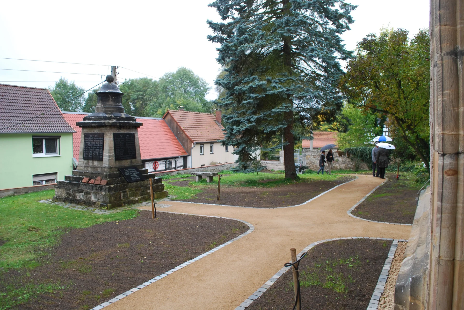 Bild: Fußwege zur Kirche