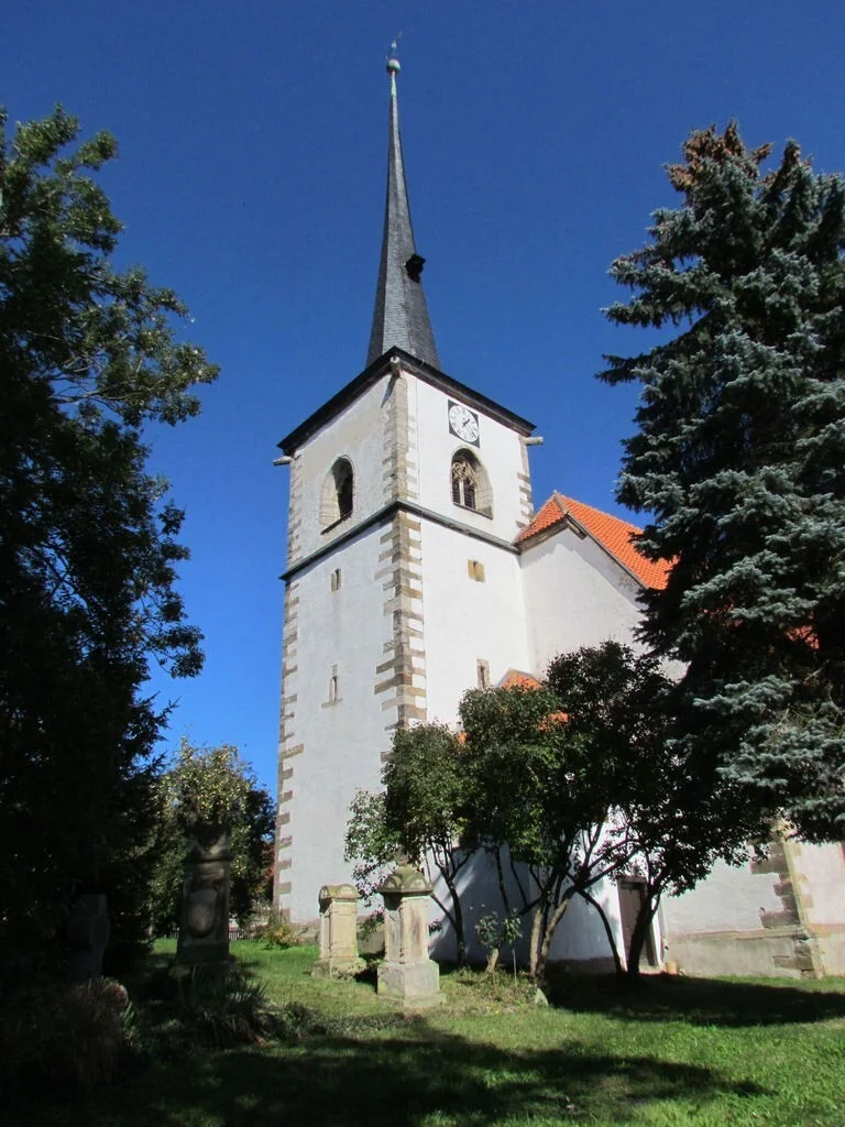 Bild: Außenansicht Kirche Frontal