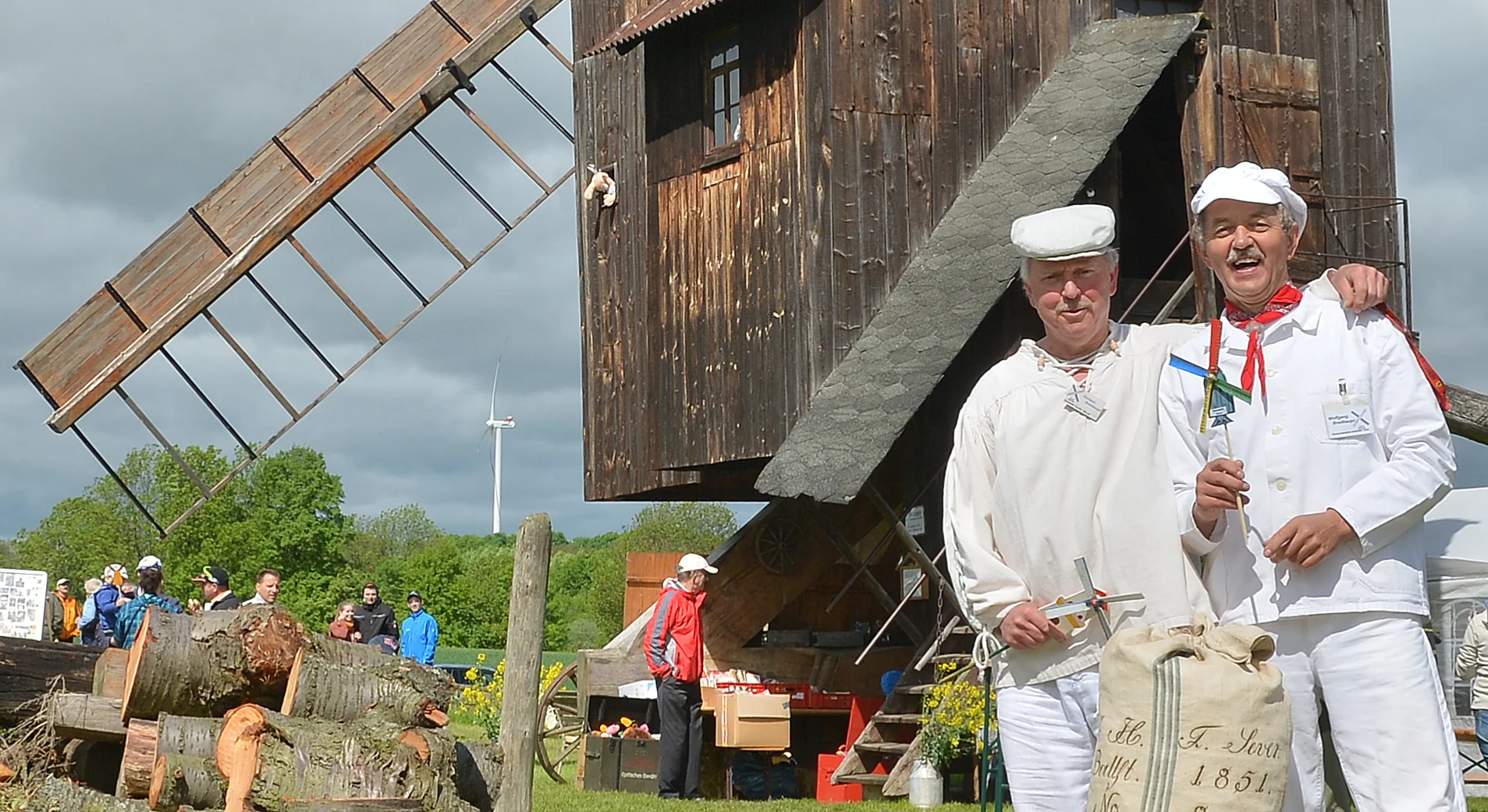 Bild: Harmut und Wolfgang zum Deutschen Mühlentag 2013