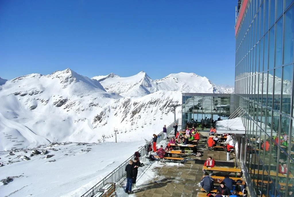 Bild: Blick von der Sonnenterasse des Bergrestaurants Eissee