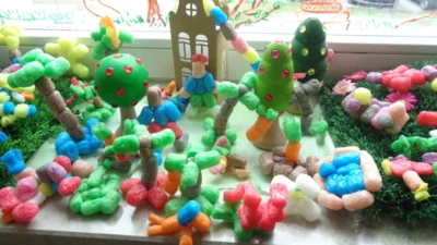 Mit Playmais haben die Kinder viele kreative Kunstwerke kreiert.  (Bild vergr&ouml;&szlig;ern)