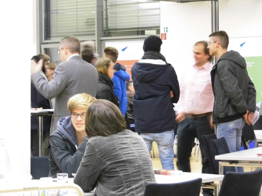 Bild: Volles Haus bzw. Forum - das Kollegium beriet individuell.