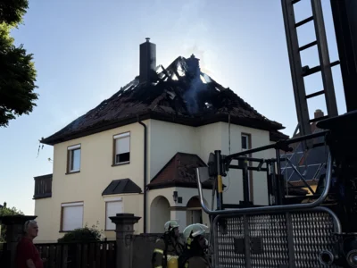 Foto des Albums: 270526 Brand Dachstuhl Wböhla