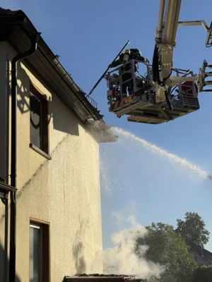 Foto des Albums: 270526 Brand Dachstuhl Wböhla