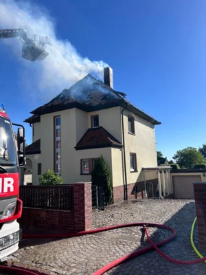 Foto des Albums: 270526 Brand Dachstuhl Wböhla