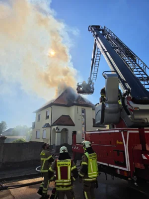 Foto des Albums: 270526 Brand Dachstuhl Wböhla