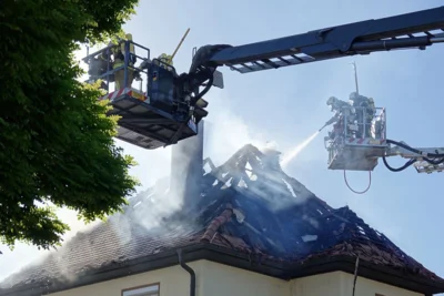 Foto des Albums: 270526 Brand Dachstuhl Wböhla