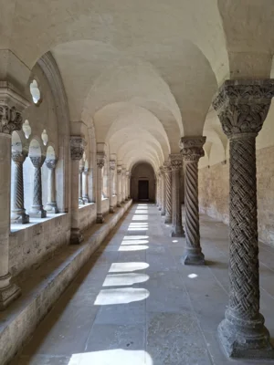 Kreuzgang im Kaiserdom  (Bild vergr&ouml;&szlig;ern)