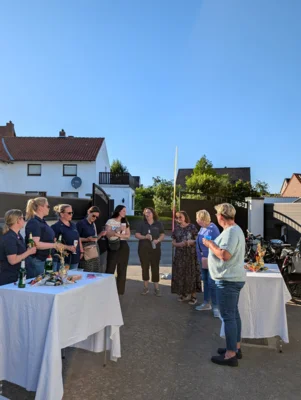 Foto des Albums: Bee Time - Gartenrunde im Mai