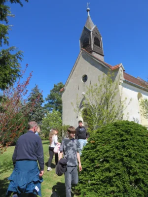 Foto des Albums: Konfi-Treff mit Wanderung zur Patzschwiger Dorfkirche