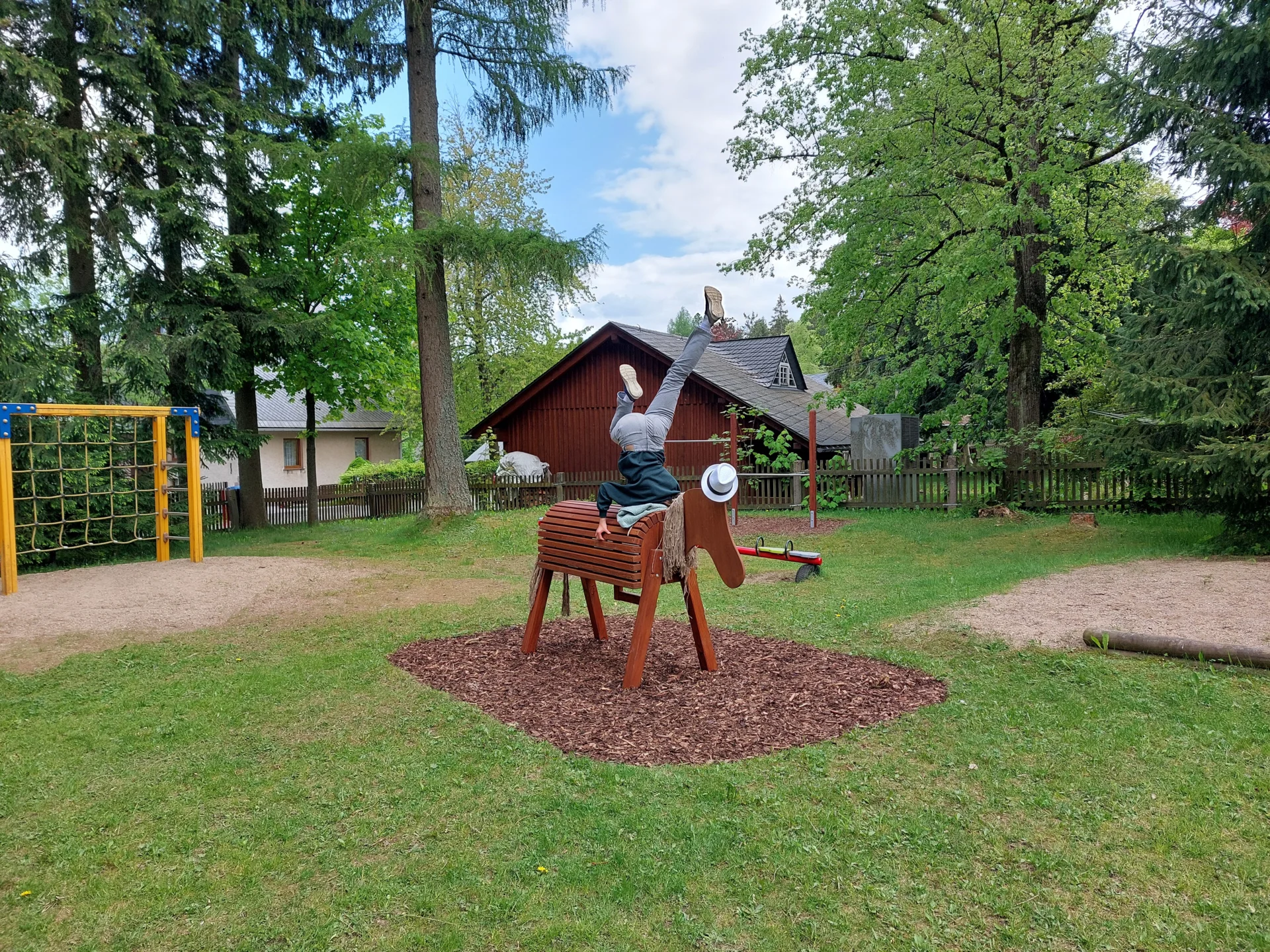 Bild: Bild 1 Frühlingsfest Waldidylle Turnholzpferd von Spenden