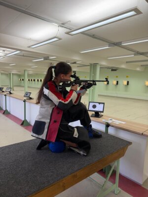 2026-LM-Iryna Kochkina-3x10 kniend-  (Bild vergr&ouml;&szlig;ern)